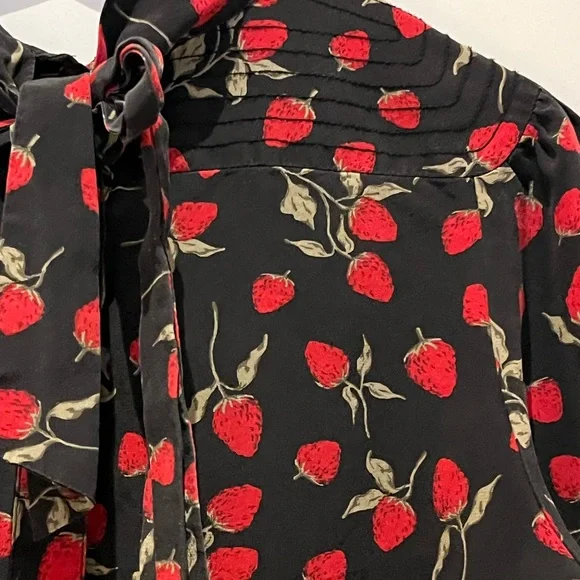 Vintage Juicy Couture 100% Silk Front Tie/Bow Strawberry Print Blouse S - Picture 5 of 13
